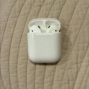 🤍APPLE AIRPODS Gen 1 (Only right side works) used